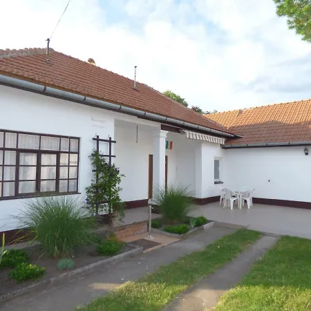 بيت ضيافة Kovacsek Haza Poroszló